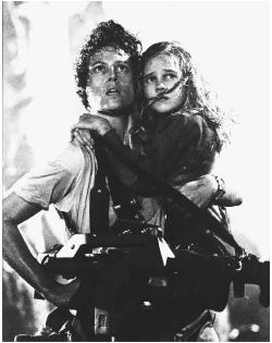 Sigourney Weaver and Carrie Henn in Aliens